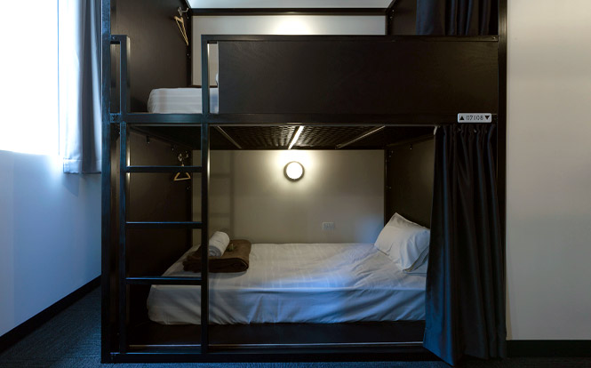 the pod sydney capsule hotel room the pod sydney capsule hotel room